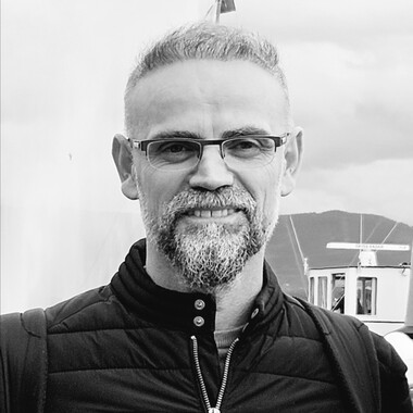Dan BOZHLANI